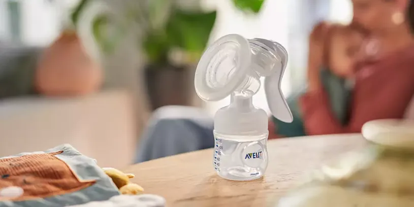 Avent SCF330 Breast Pump with Bottle