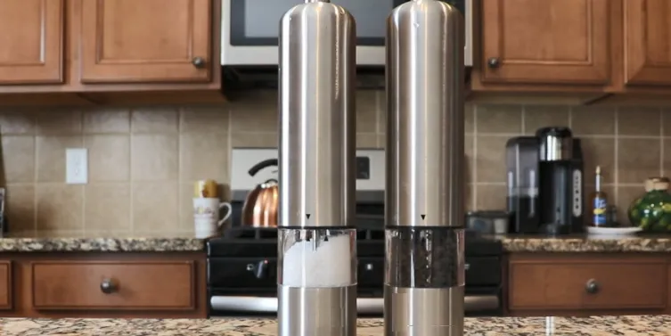 Battery Powered Salt & Pepper Guide