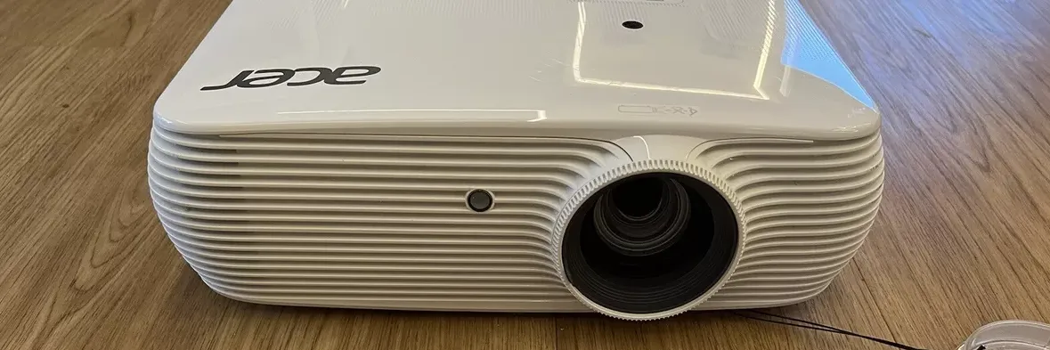 Acer Projector H6512BD User Guide | Features & Specifications