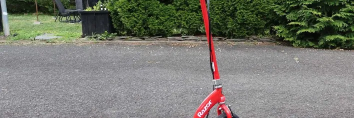 Razor E100 Electric Hub Motor Scooter Owner Manual