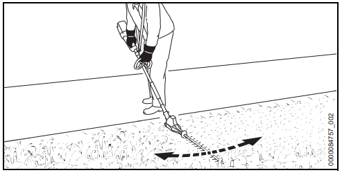 cutting_at_ground_level_(hla_135_only)_stihl_hedge_trimmer_&_battery_hla_135_k.png