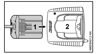 charging_the_battery_stihl_garden_shears_hsa-25.png